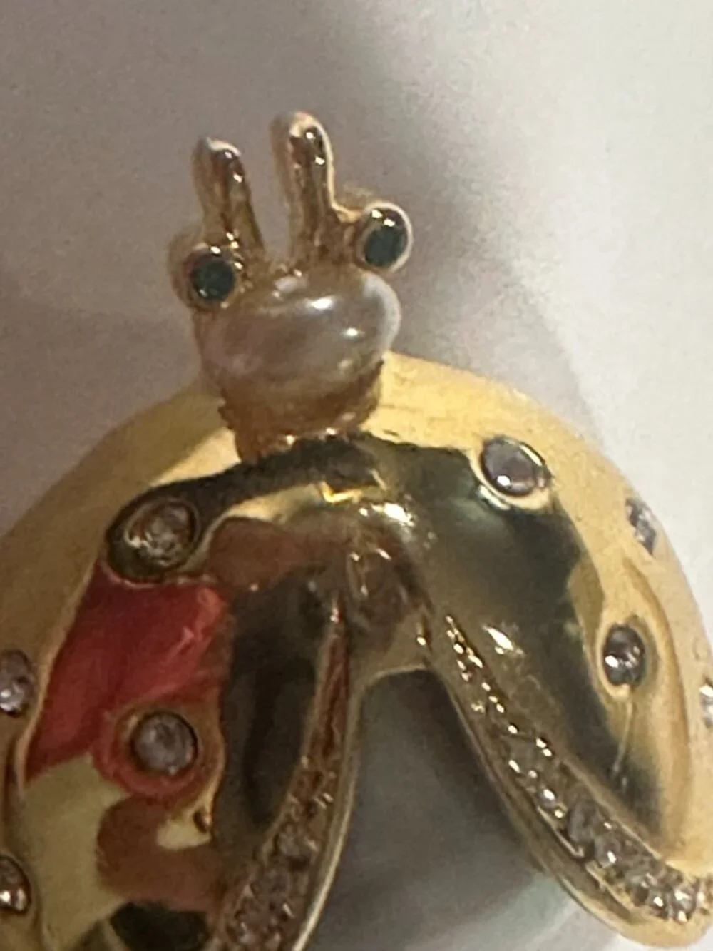 Vintage Gold Tone Faux Pearl Rhinestone Beetle Bug Green Eyes Scarab Brooch Pin